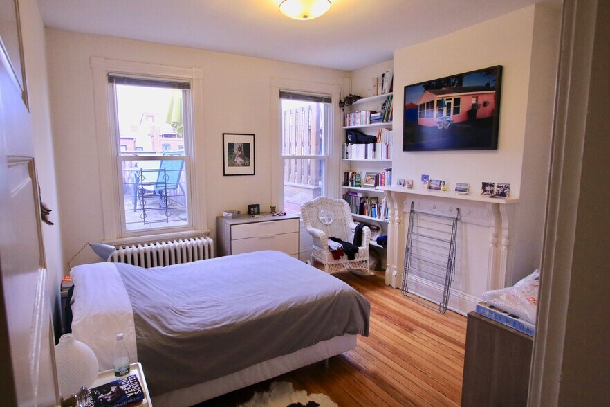 Building Photo - 1713 Riggs Pl NW