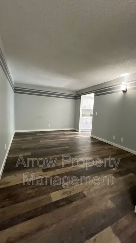 Building Photo - 3405 Holdrege St