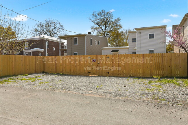 Building Photo - 3014 Parkwood Ave