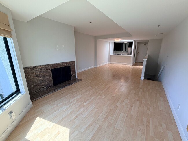 Building Photo - Opera Plaza view 2 bedroom 2 bath upper townhouse