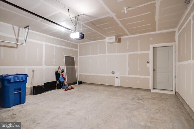 Building Photo - 148 Correri St