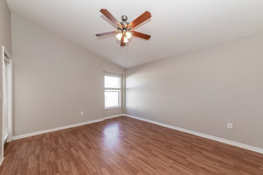 Building Photo - 10620 Shady Preserve Dr