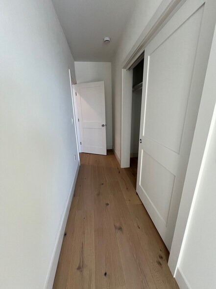 Building Photo - 105 Sea St