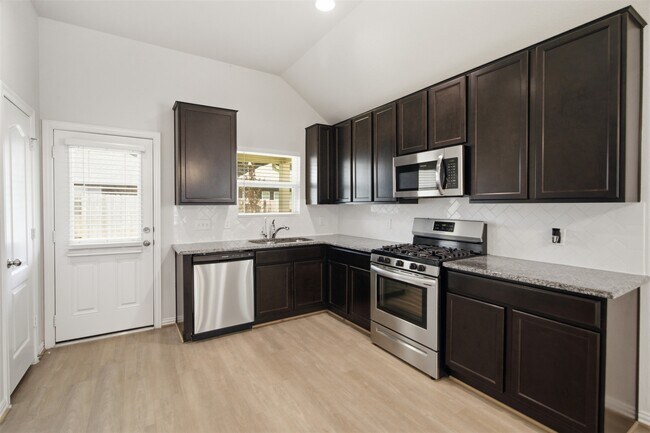 Building Photo - 40330 Bay Warbler Wy