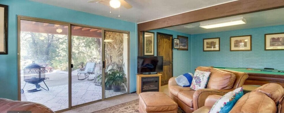 Building Photo - 880 Rockcrest Dr