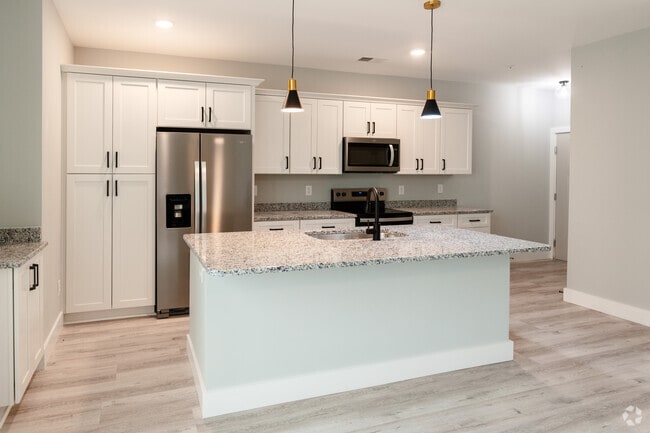 Primary Photo - Pine Village