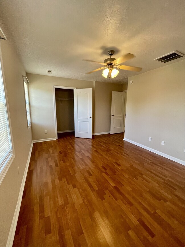 Building Photo - 607 Capstone Dr