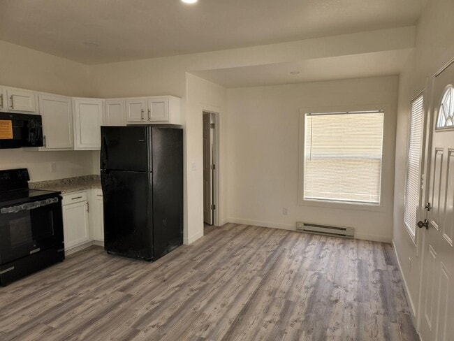 Building Photo - 401 11th Ave