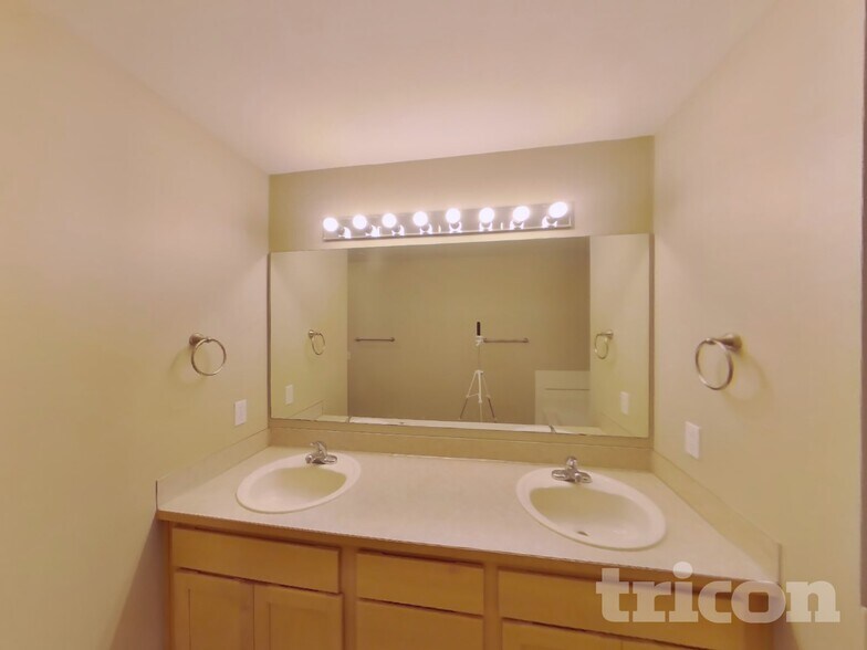 Building Photo - 8423 175th St NE