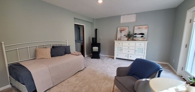 Building Photo - Off-Season Rental | Available 10/15/25 – 5...