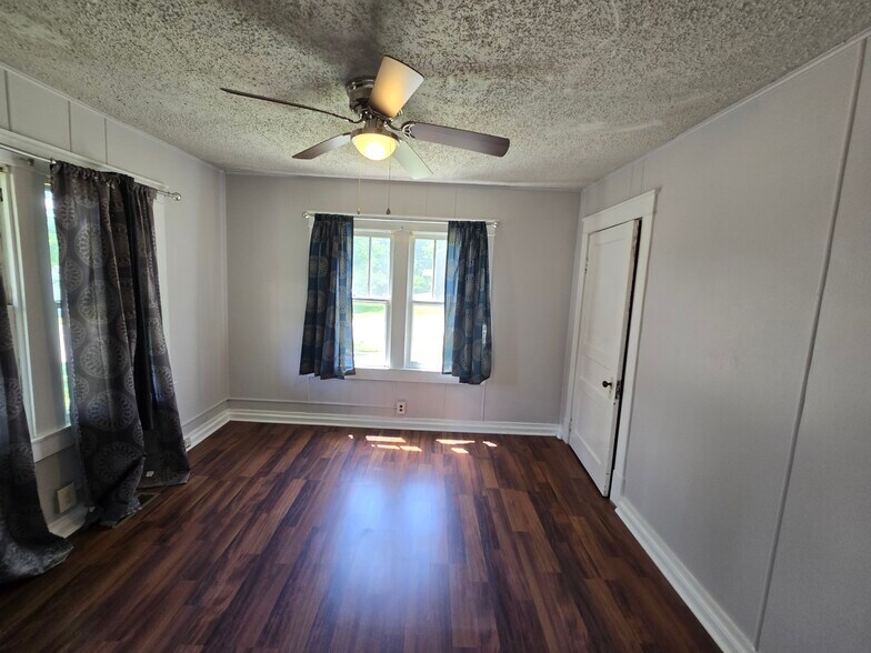 Building Photo - 207 Moncrief Ave