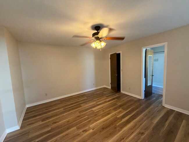 Building Photo - 3815 Creswell Ave