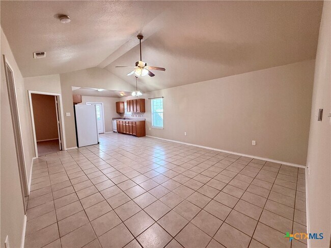 Building Photo - 1035 Helen Dr