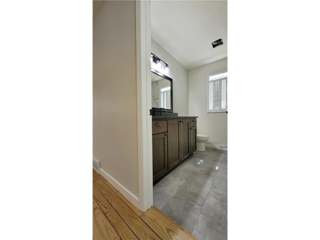 Building Photo - 512 Nelson Ct