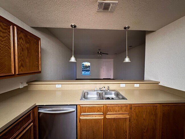 Building Photo - 4707 Waterproof Dr