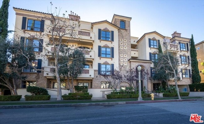 Building Photo - 12026 Hoffman St