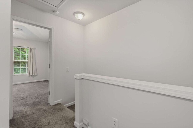 Building Photo - 3-Bed Townhouse in Leesville District