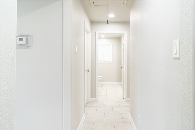 Building Photo - 11623 Rowan Ln