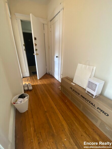 Building Photo - 1144 Commonwealth Ave