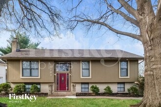 Building Photo - 6704 NW Mirror Lake Terrace