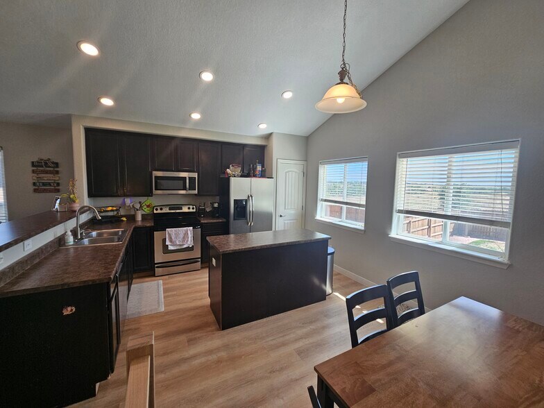 Building Photo - 7431 Willowdale Dr