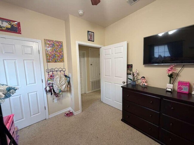 Building Photo - 1529 Bentley Cir