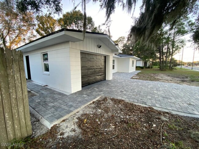 Building Photo - 1204 Lake Elbert Dr SE