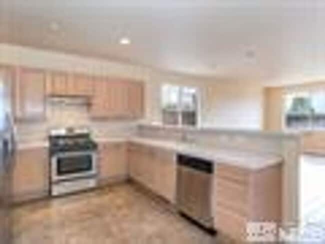 Building Photo - Centrally located in Sparks