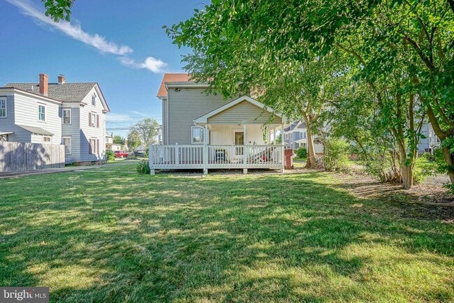 Building Photo - 20 Dickinson St