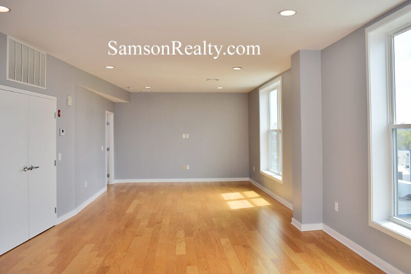 Building Photo - 44 Hospital St