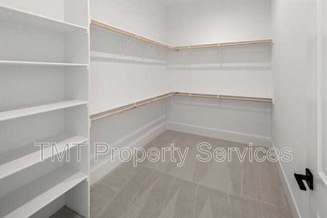 Building Photo - 9046 Ventura St