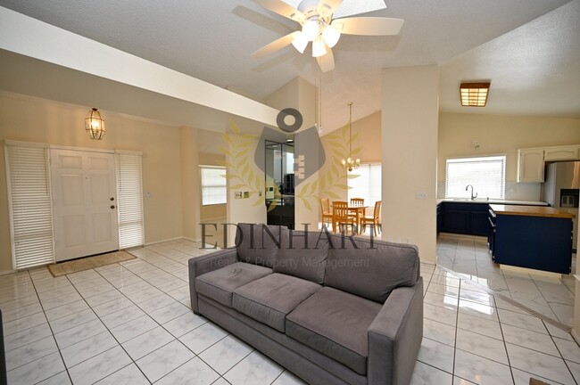 Building Photo - 6447 N Vagedes Ave