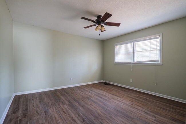Building Photo - Spacious Brick Home with Modern Finishes i...