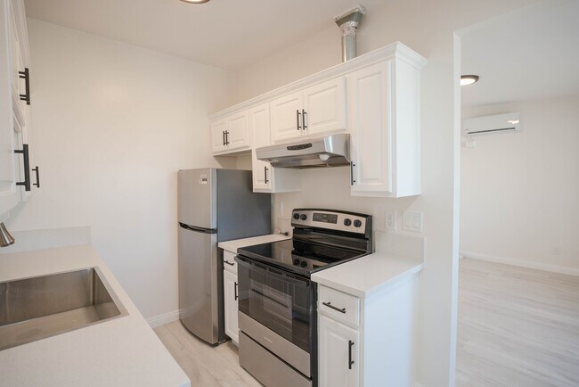 Building Photo - 825 W 167th St