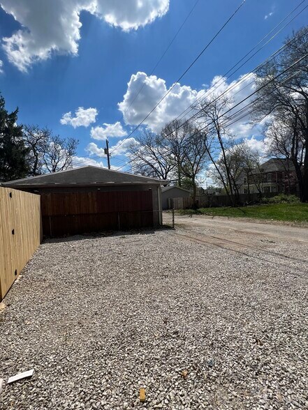 Building Photo - 739 Wilson Ave