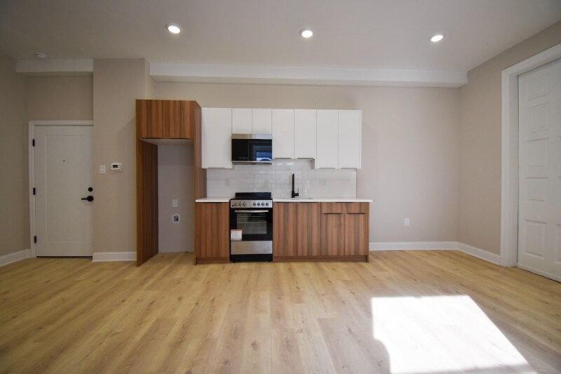 Building Photo - 1030 N 48th St