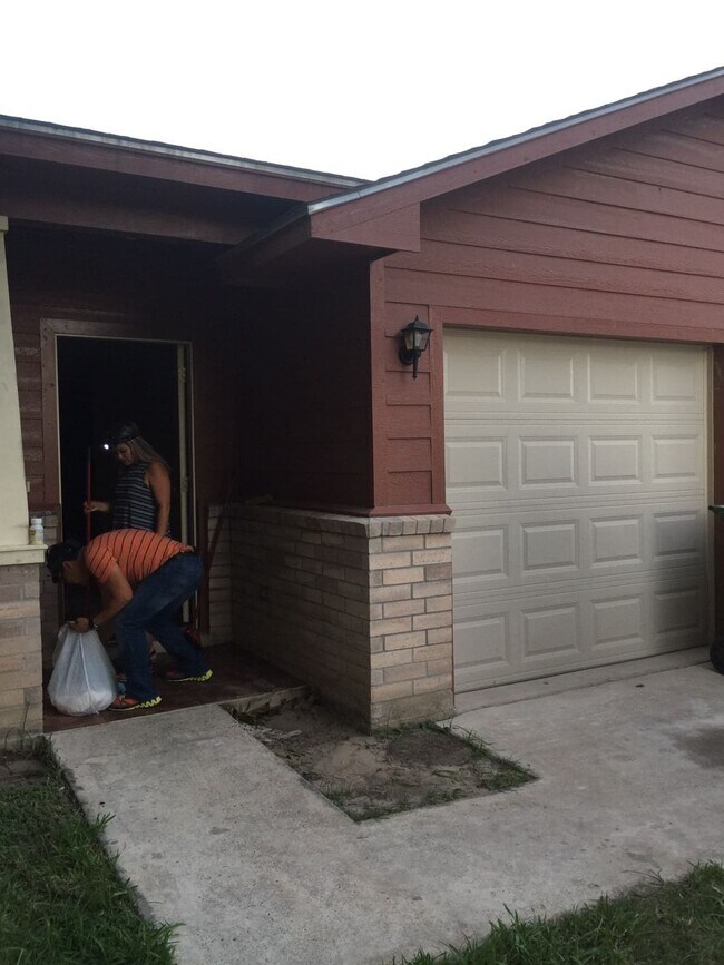 Building Photo - 909 E Jefferson St