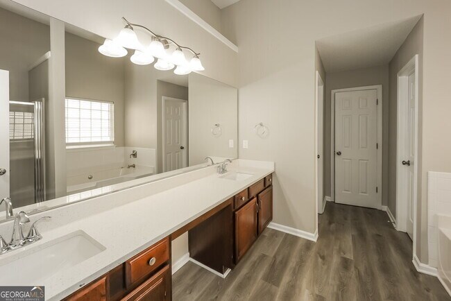 Building Photo - 265 Redding Ridge