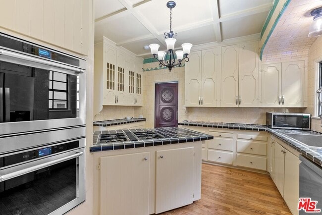 Building Photo - 1328 Sierra Alta Way