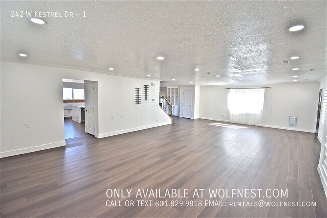 Building Photo - 242 Kestrel Dr