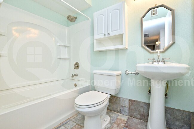 Building Photo - 6212 S Taylor Dr