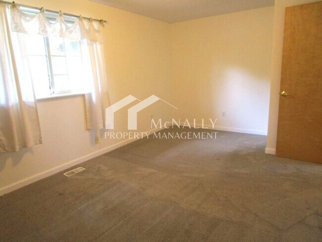 Building Photo - Lovely 3 Bedroom 1 Bath Home in Gig Harbor