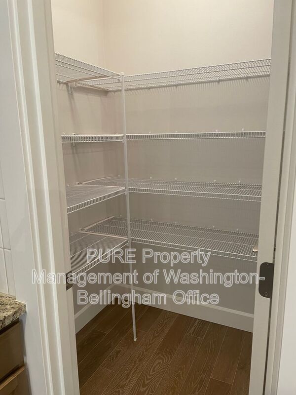 Building Photo - 1365 Wds Pt Lp