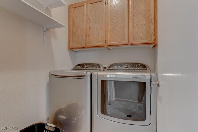 Building Photo - 5993 Attavilla Dr