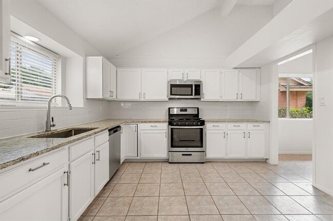 Building Photo - 7019 Yardley Dr