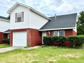 Building Photo - Central Crestview Location