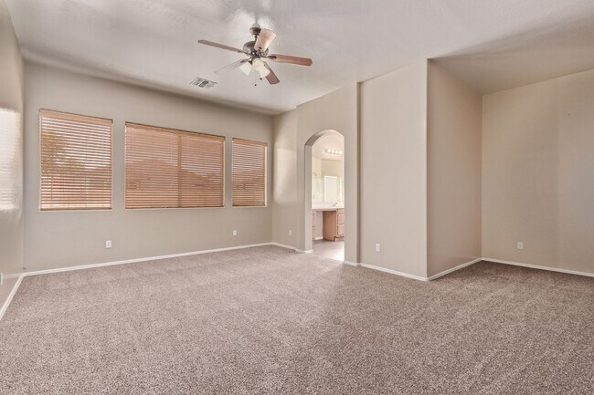 Building Photo - Single Story Large open floor plan home