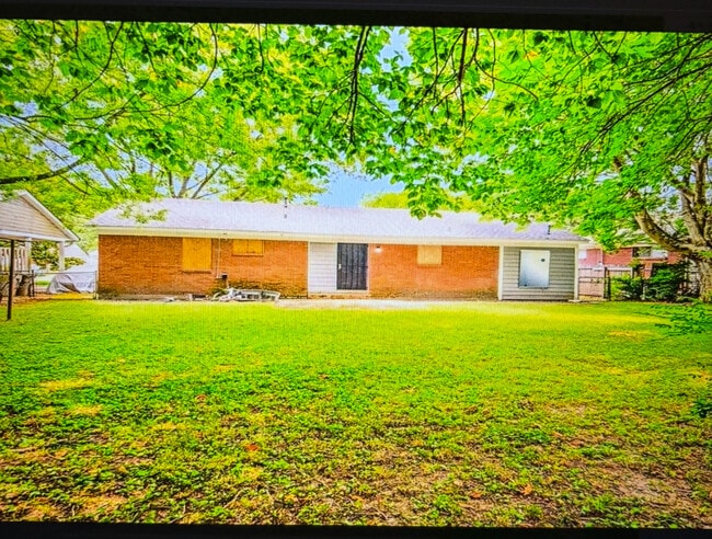 Building Photo - 3400 Hallbrook St