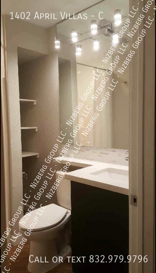 Building Photo - 1402 April Villas