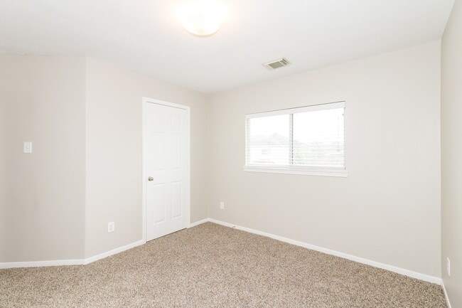 Building Photo - 12015 Gregory Crossing Way